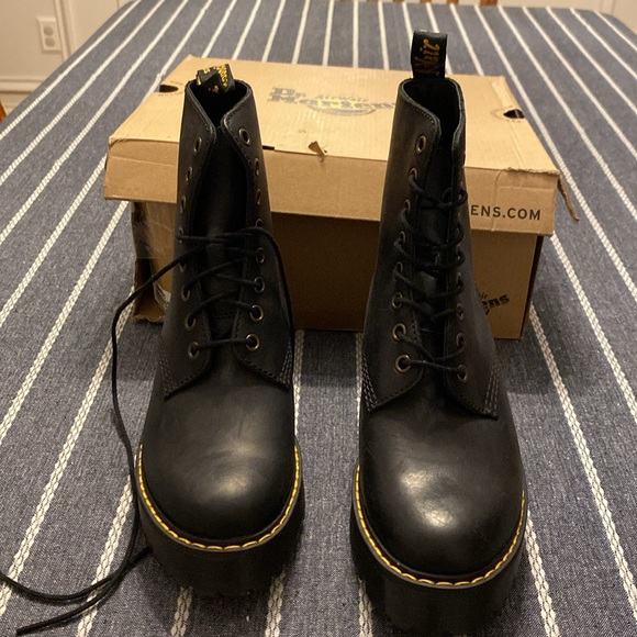 Dr.martens shriver HI womens black asst.sizes LB - Picture 2 of 4